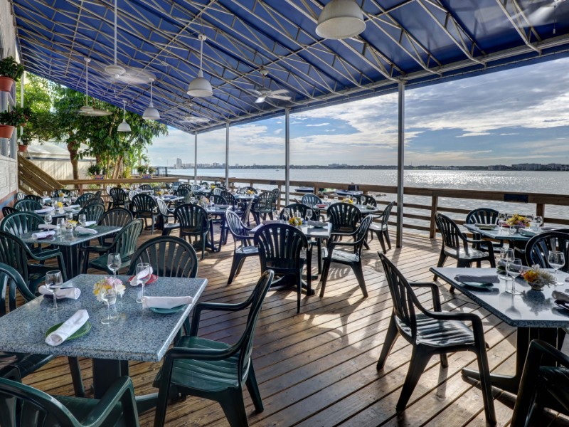 Explore The World’s Best Restaurants At The Best Beach Resorts In USA